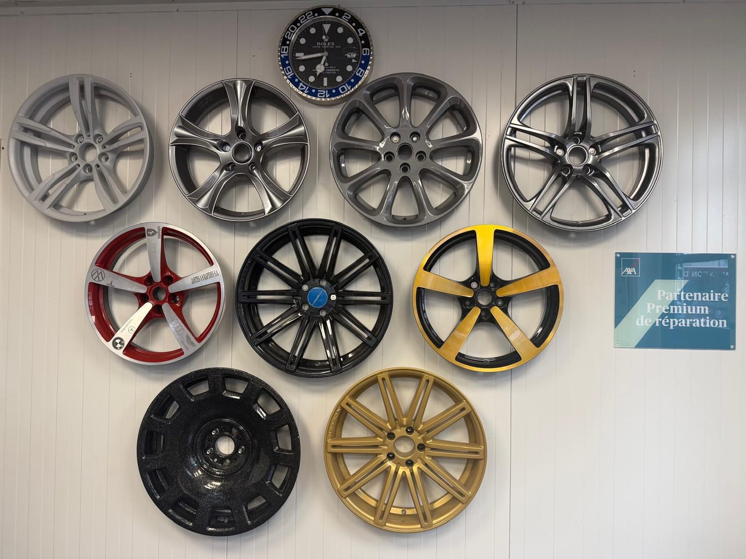 Mur de jantes rénovées en couleurs, personnalisation J9R